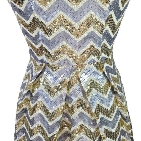 Chelsea & Violet Junior's Gold and Silver Sequin Homecoming Dress Size XS NWT - Picture 6 of 12
